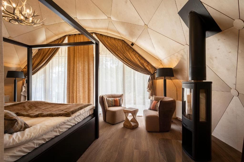 Insulated Glamping Dome with Glass Wall